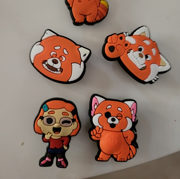 Turning Red 5pc Jibbitz Bundle - Picture 2 of 3